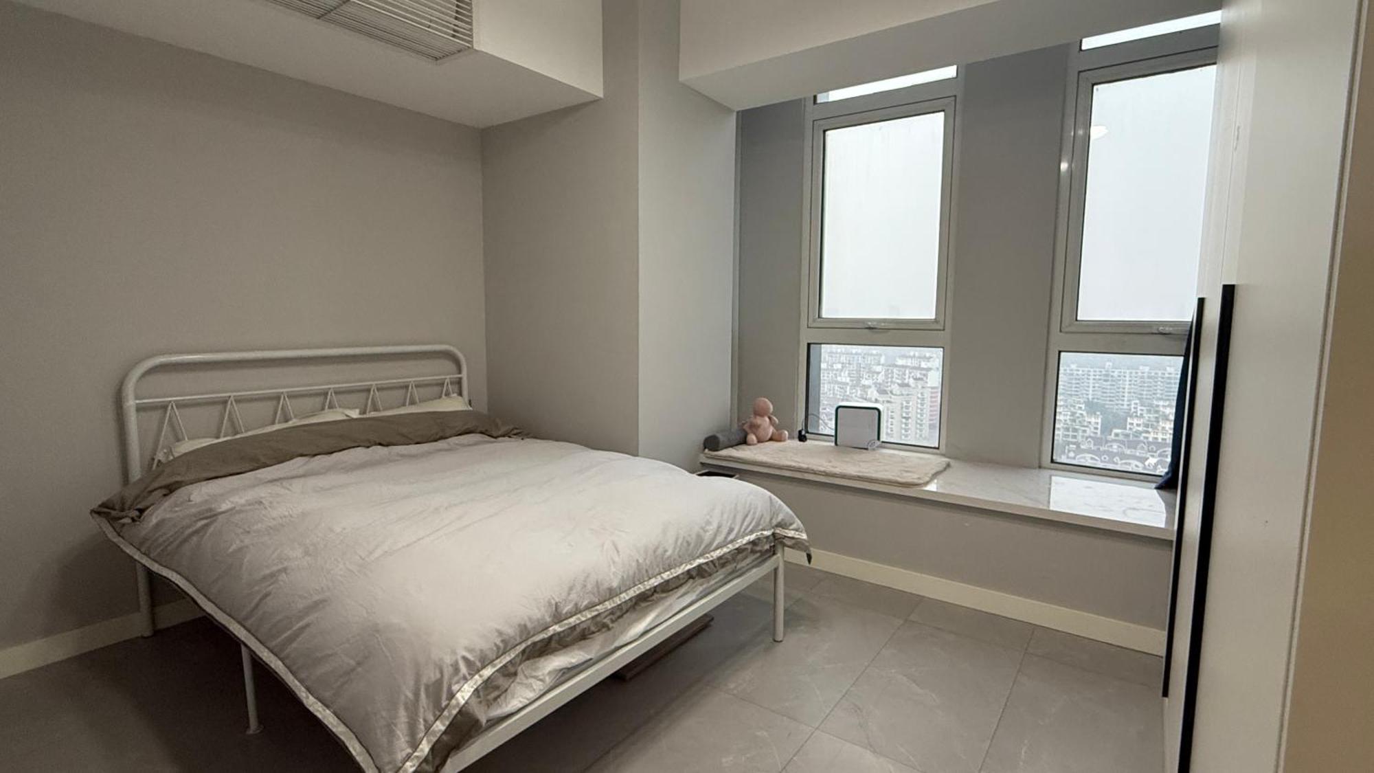 Exquisitely Decorated Near Taierzhuang Road Subway Station Apartment *
